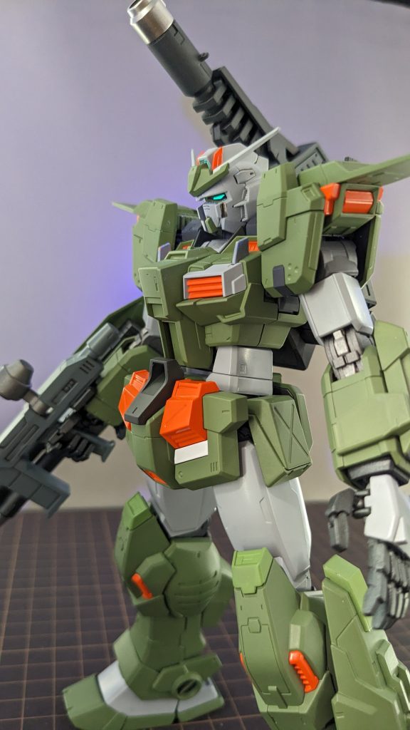 左からです。ツインアイは蛍光色を混ぜたグリーンを吹き、アクリルのブラックで縁取りしてます。