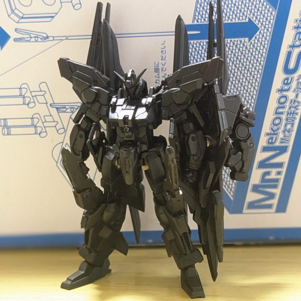 アーティファクトガンダムデルタカイ続きです！真っ黒くしました😁ここから地獄の筆塗りです👍️最近アーティファクトのサフはグレーより黒の方がいいんじゃないかと思うようになってきました🤔感覚的な問題ですけどね。