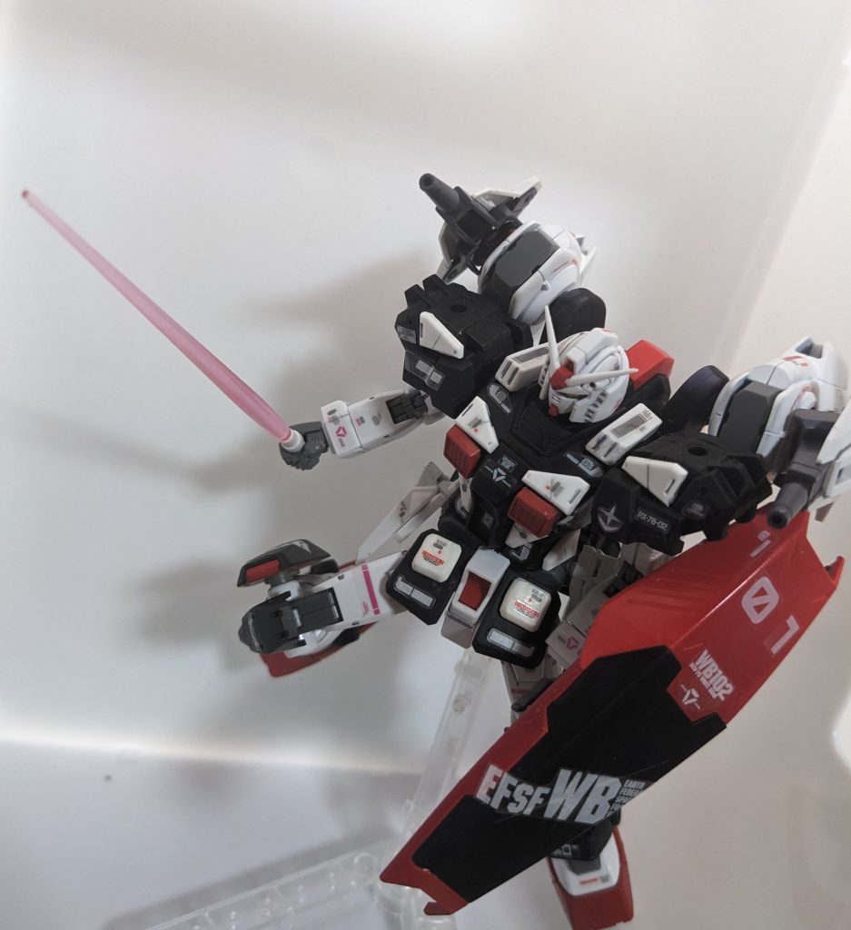 高機動バックパックの大推力にて接近戦も！