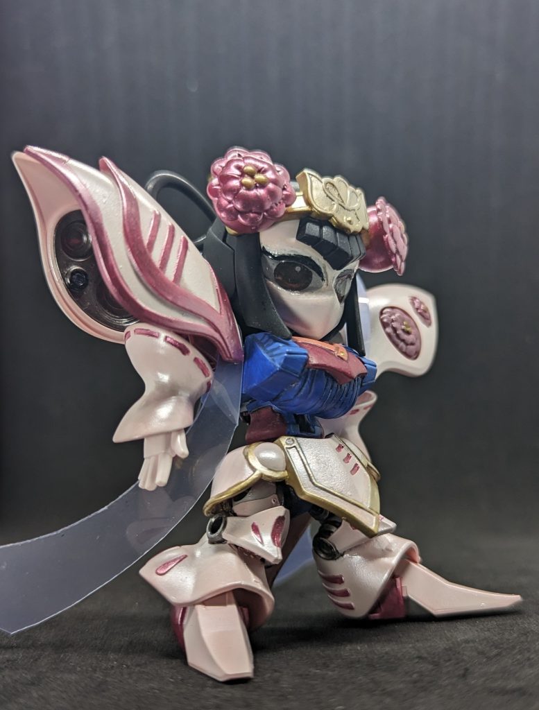 可動に関しては…SDWのパーツを移植してるため三国伝よりは動くようになってますが、改造の影響でポージングのたびに何処かが外れたり塗装が剥げたりと撮影は地獄でした…