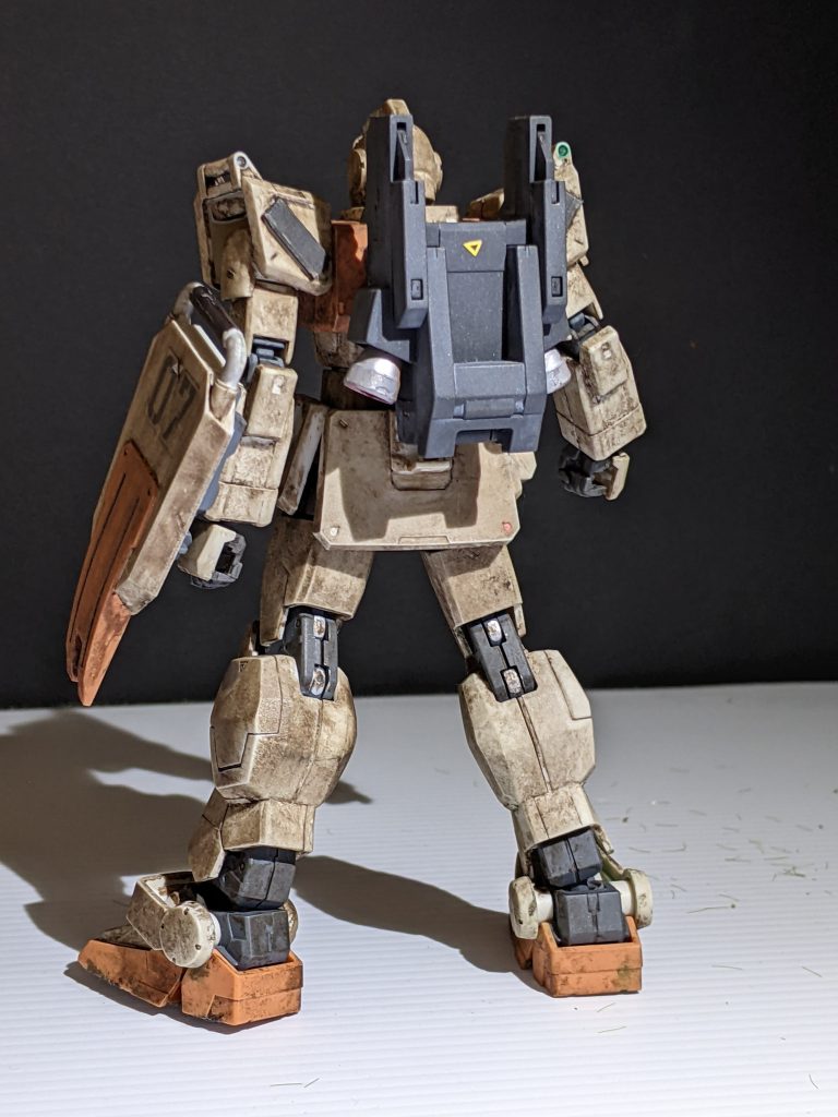 フル装備にするため、陸戦型ガンダム市街地戦仕様のボーナスパーツなどを利用して、装備用の隙間をあけてあります。