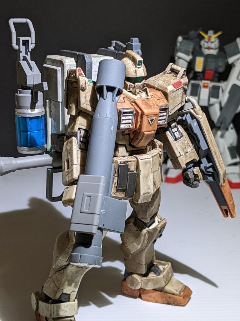 何故配備されてから時が経っているのか。先程紹介したビームマシンガンは、試作陸戦型ガンダムの大型ビームサーベル制作のキッカケであり、ビームマシンガンのデータから、あの大型ビームサーベルなどのビーム兵器装備計画に繋がってます。なので、陸ジムのデータを基に、試作陸戦型ガンダムは制作されています