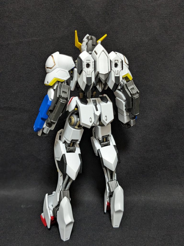 足がペッタンコではなくハイヒールなのがグッドですね。