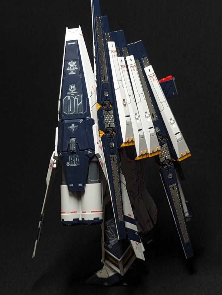 メガビームシールド、フィンファンネル、ハイパーバズーカとリアはボリューム増し増しです。