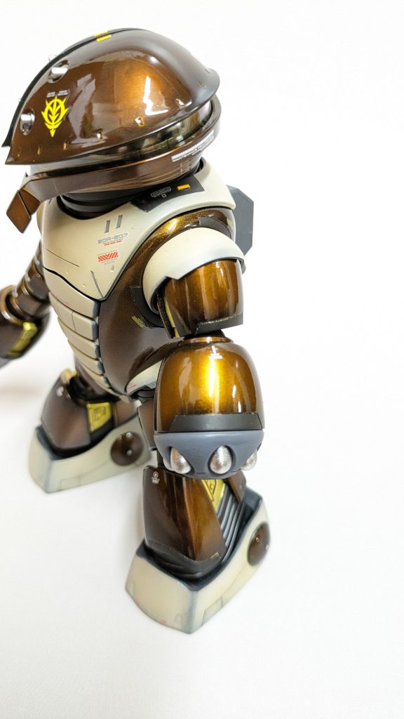 メインはキャンディ塗装なので、スジボリ、塗り分け、チップなどは間延びしないように要所で。面を活かすように入れました。