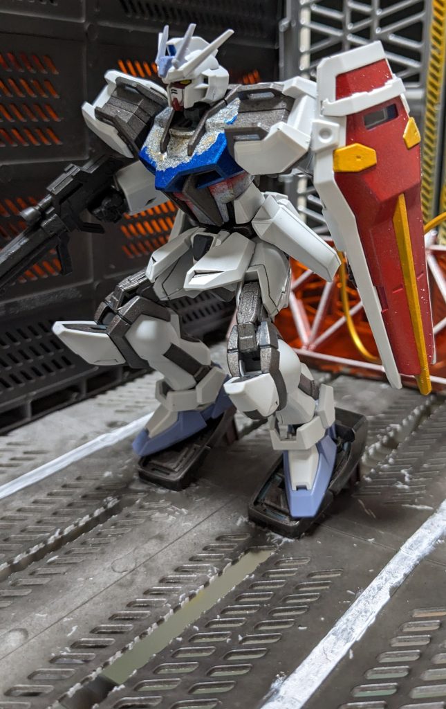 機体は、発艦しながらのフェイズシフト装甲へ変化する瞬間を再現してみましたが、失敗しました(笑)ホワイト部分も塗り分けをしたのですが、肉眼でマジマジ見ないとわからない程度💦