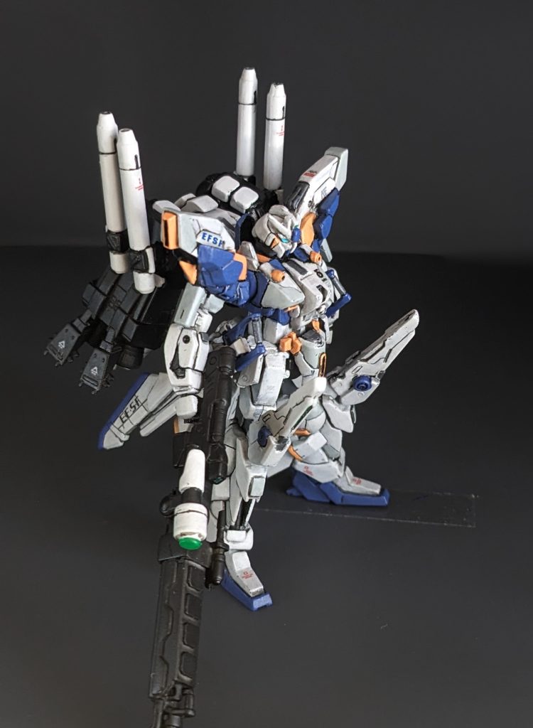 第3兵装フル装備形態。この形態はGクルーザーの変形の際にシールドが不要になるため左腕にはなにも装備されていない。シールド未装備のこの状態でも3形態の中で一番重量が重いのでシールドを装備すると重量過多になるため装備は現実的ではない。