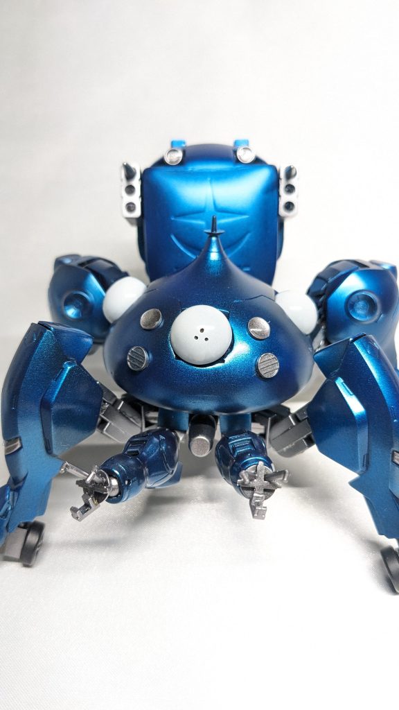 目？は100均のクリアレジンを盛ってレンズっぽくしました。