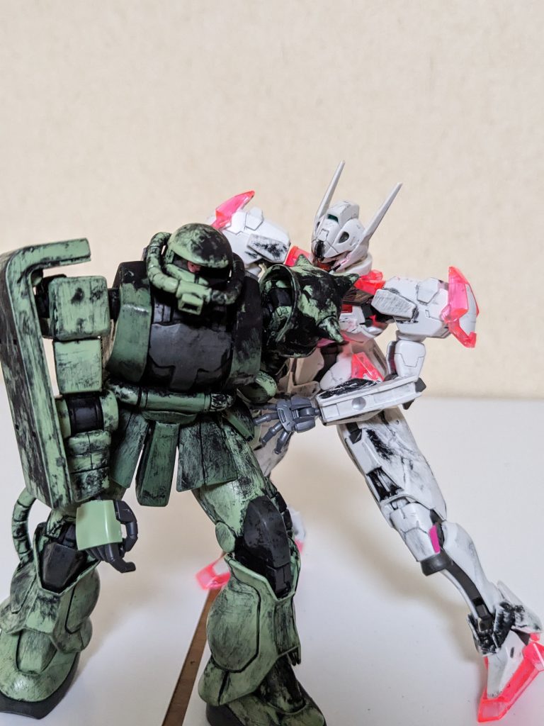 痛ててっ、何しやがるっ！？