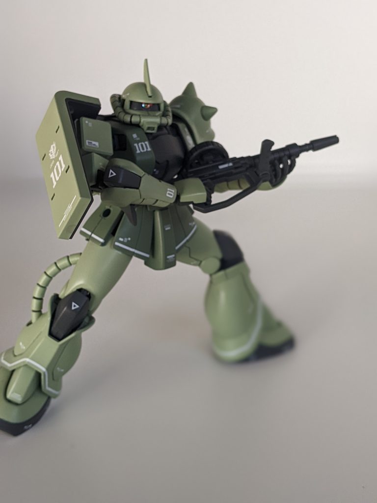 仕事が忙しく、なかなか時間が作れなかったので数ヶ月振りのガンプラとなります。とはいえ作り始めたのは今年の2月頃だったので素組みのまま数ヶ月放置してしまいました。その間も積みプラばかり増え続けております。プレバンも含め、今買わなきゃ定価で購入するのが厳しくなるのではという焦りから、再販品もついつい購入してしまいます😅