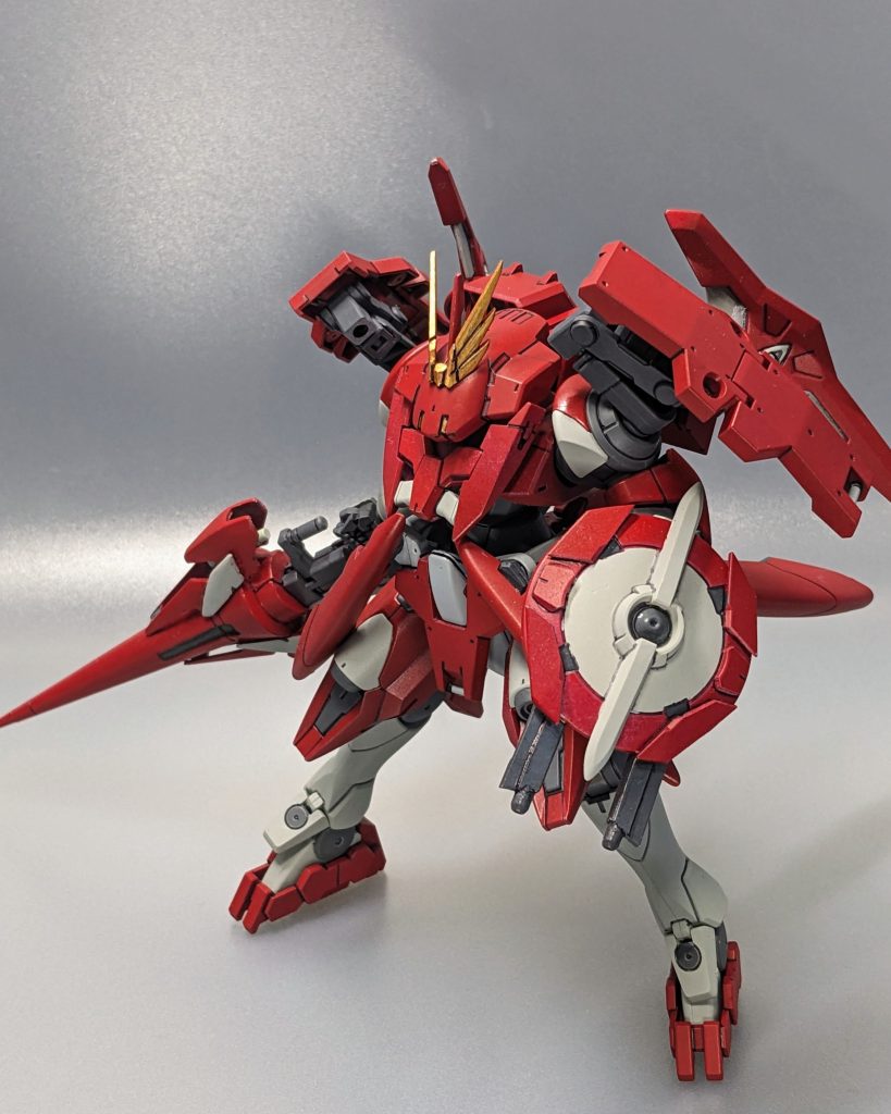 ■装備頭部、肩部、腰部にストライカージンクスの装甲を追加することで防御性能を向上。