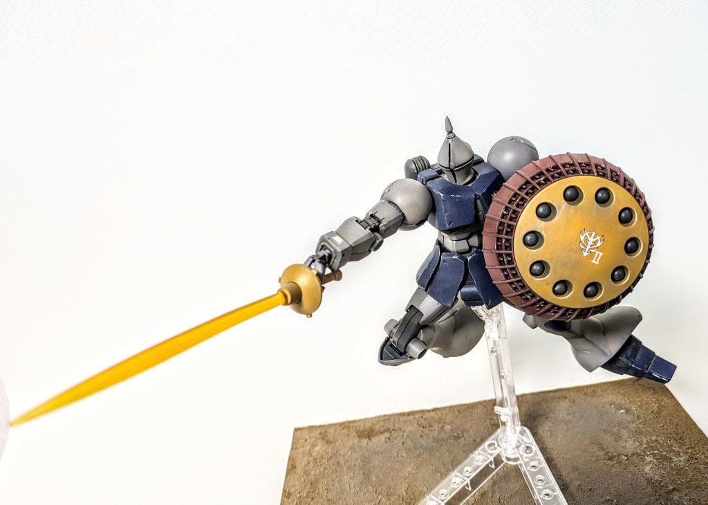 突きポーズ。この武器持ち手もっと色んな機体に採用してほしい。