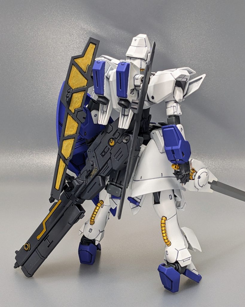 ■妄想設定チーム「ナイト・オブ・オーダー」のリーダ機。操縦者は自らを「アーサー王」と称し、決闘にて打ち負かした実力者を「円卓の騎士団」の一人としてチームに引き入れている。自身の実力も非常に高く、ランキング上位チームとのバトルでは完全試合の連勝を続けている。