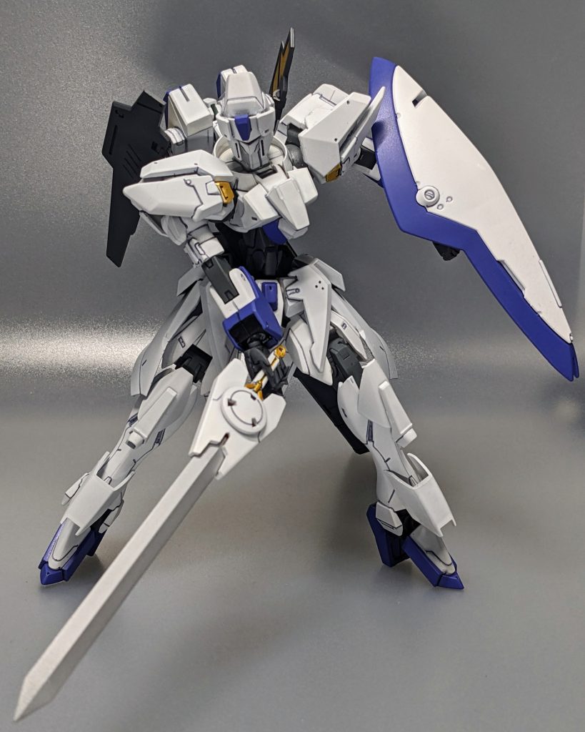 ■機体装備基本装備は実剣と巨大なシールドであり、近接戦闘を好む。