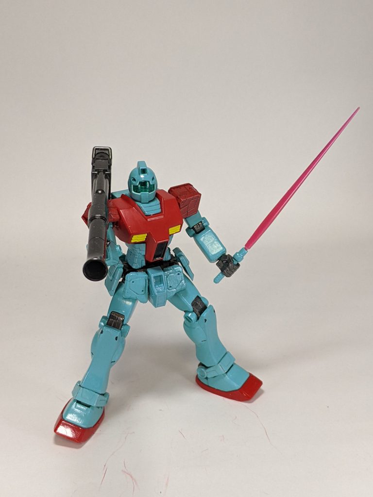 ハイパーバズーカとビームサーベル。バズーカはHGガンダムから。もちろんマウントラックに付けれます。ビームサーベルは先をクリアのものを付けれるようにしました。