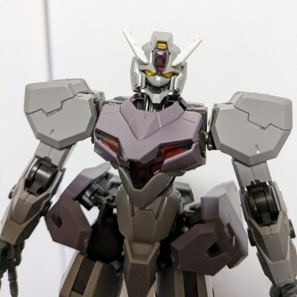 ようやく笑ったっぽい顔のガンダムできました。