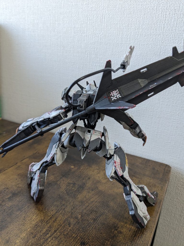 背面折れそうなほど細い腹部の動力パイプがエモい