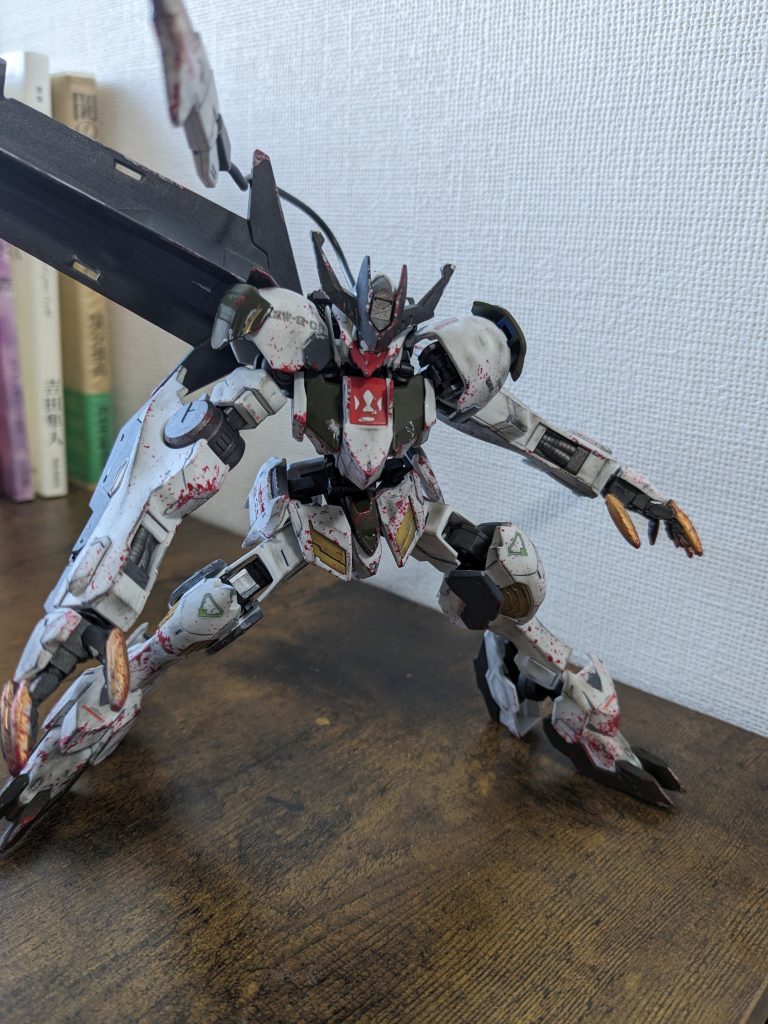 正面青と黄色がある部分をオリーブグリーン系に塗りました