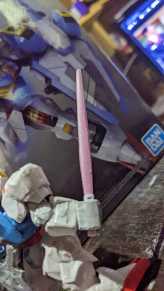 ビームサーベルやシェルユニットは１度折り紙を紙ヤスリ(600)で擦ってから貼り付けてあります。