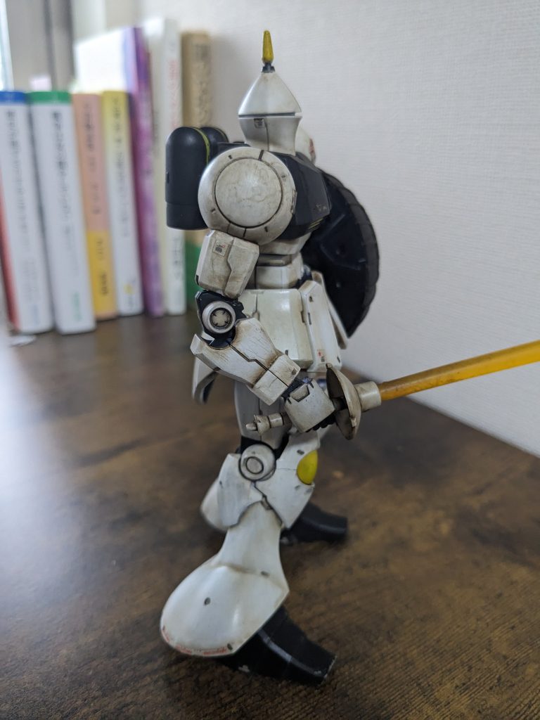 側面。同色のウェザリングをするにしてもディテールの細かい部分は拭き取りにくいので薄めにするほうが全体のバランスがいいのかもしれません。