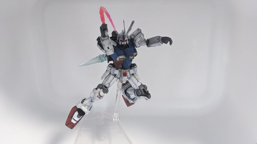 サムネの合成前の写真。いかがでしたでしょうか?完成品のリペイントは初めてやりましたが、ちょっとグラデーションを施すだけで満足度が急上昇しました!塗装ハゲは怖いけど元々そんなに動かさないので大人しく飾っておこうかと思います。最後までご覧いただきありがとうございました<(_ _)>