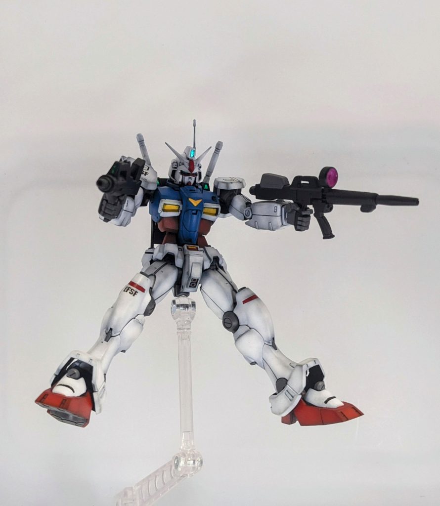 「ウラキ少尉、突貫します!!」アニメのGP01の戦闘シーンで一番好きなところ!よく見るとビームライフルは左腕で撃ってるんですよね🤔ここはアムロもびっくりの撃墜シーンではないかと!この直前のガンダムで宙返りするところもコウ・ウラキの技量の高さを伺えます!