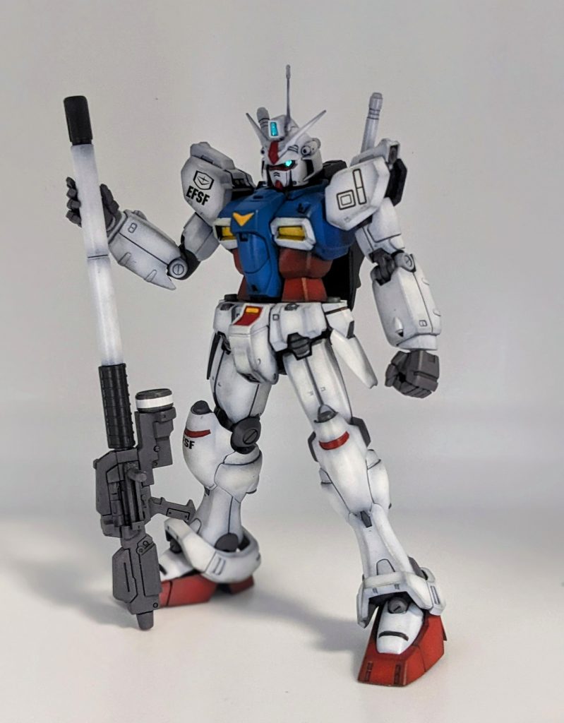 ルンガ砲との一枚。この武器はフィギュアには付属してないのですが、ガンプラの武器セットに入ってたので今回のGP01に装備してみました。というかこの武器が「ルンガ砲」って呼ばれてるの最近知りました😅ドラマCDか何かで出てくるらしいのですが、まだまだ自分はガンダムの知識がにわかだと思い知りました。