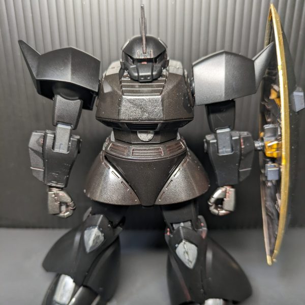 ゲルググには黒が似合うと思うんだが。