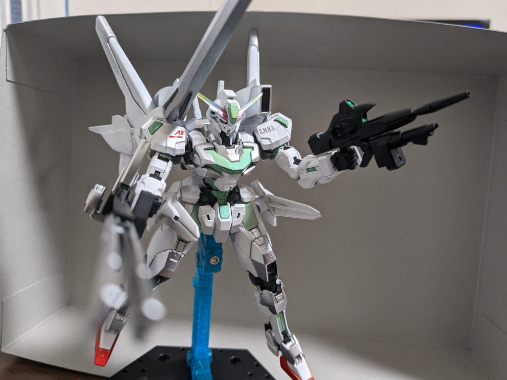 V2のヴェスバーはエスカッシャンの接続部分を切って瞬着で付けて装備出来るように。