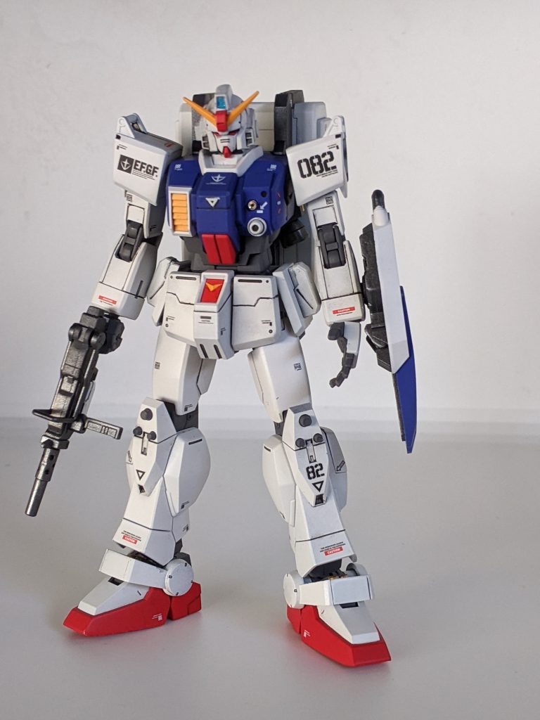 脚の関節と首で延長をし、フェイスマスクのサイドと裏側を削り、小顔効果も狙ってみました。胸部にメタルパーツを仕込みました。