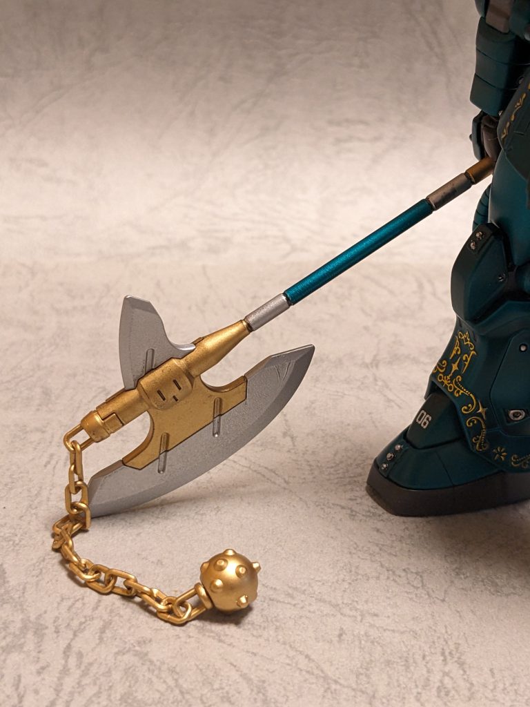 そして何より今回の作例の一番気に入ってるのはこの武器です。オルテガ専用ザクが持ってるあのでかい斧を見てこれは間違いなくドズル・ザビも欲しがるだろう！と思い色々探してみたところ、さらにいかつい武器を見つけ、これだ！と思いました。