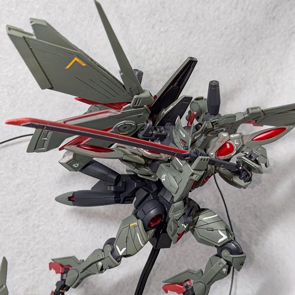 ヒートカタナ刀身が紅くなっており敵機を焼き切る