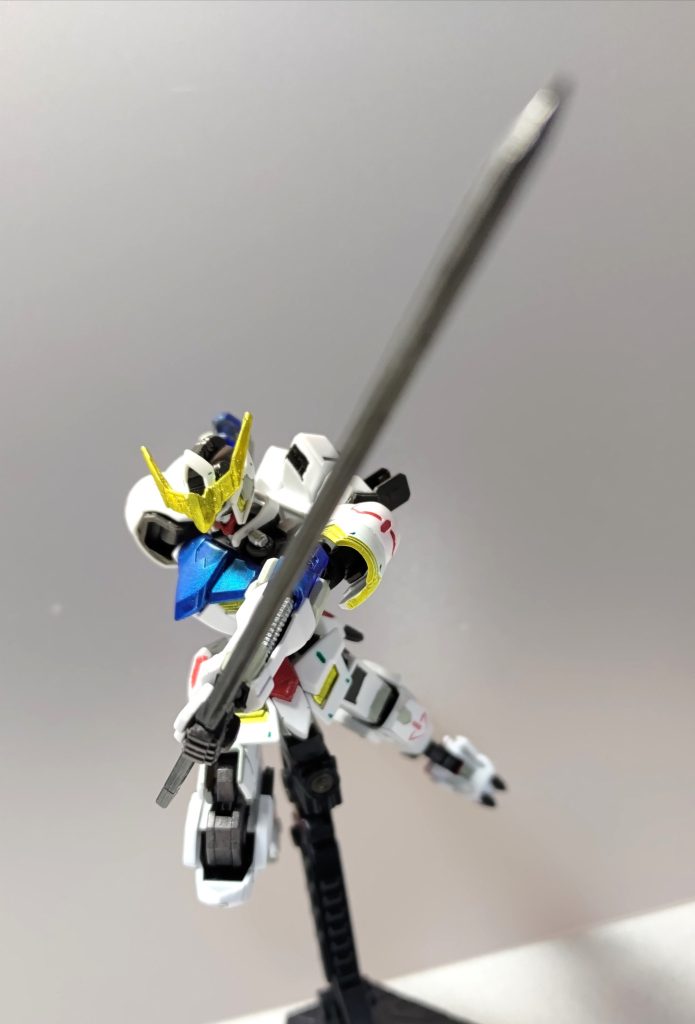 モブ敵最後の光景セレクションその3:まだ扱い慣れてない太刀をコクピットに叩きつけるバルバトス