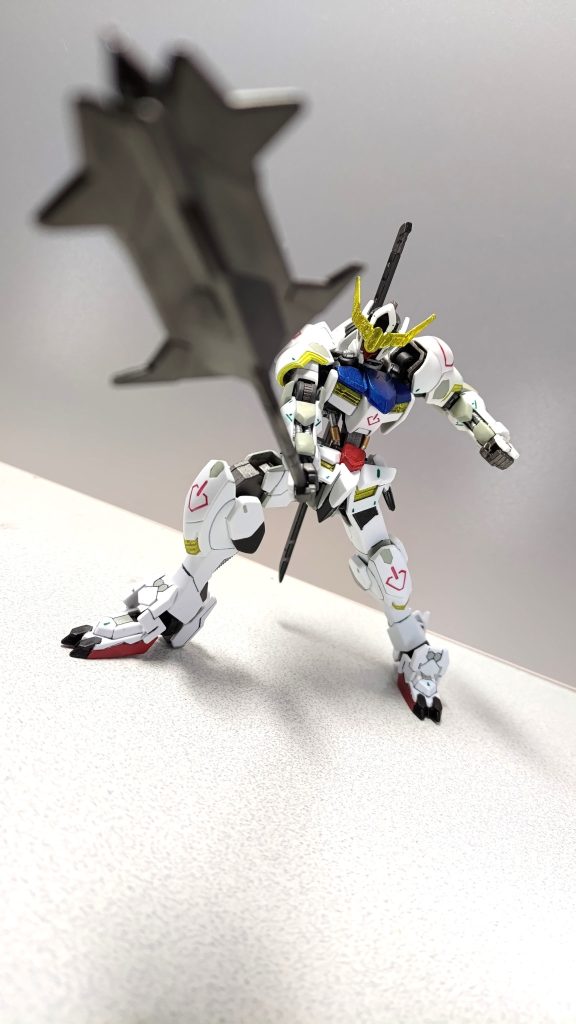 モブ敵パイロットの見た最後の光景セレクションその1:メイスを思いっきり振り下ろすバルバトス