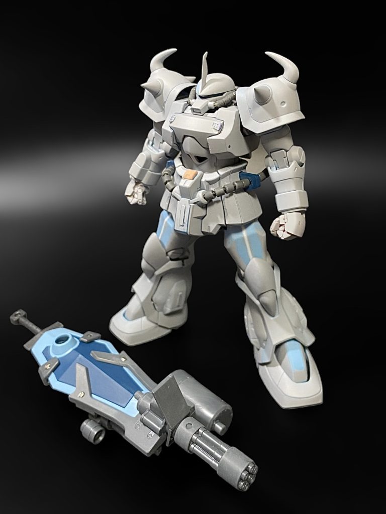 一通り工作が完了した状態です。最近のスジボリだらけの作風はあまり好みじゃないので最低限に抑えてます。あくまでも「装甲」として考えてます…の割に裾とか肩アーマーなんか薄々加工しちゃってますが😅