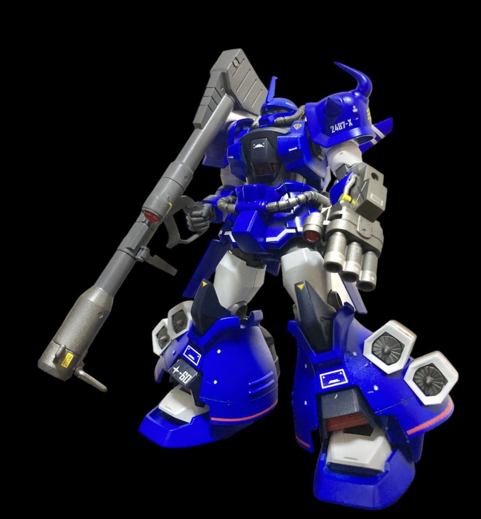 小さい頃、ファーストガンダムでジャブローにバズーカを持ったグフがガウから降りて来た姿がとても印象的でした。ずっと作ってみたかったので40年来の夢を叶えました(笑)