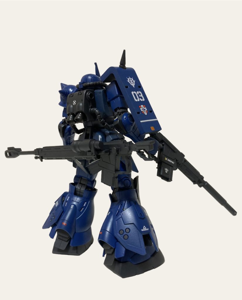 トップコートを吹いた後の後ろ姿（ショルダーシールドのラインを追加しています）対艦ライフルを腰に装着するとかっこいい