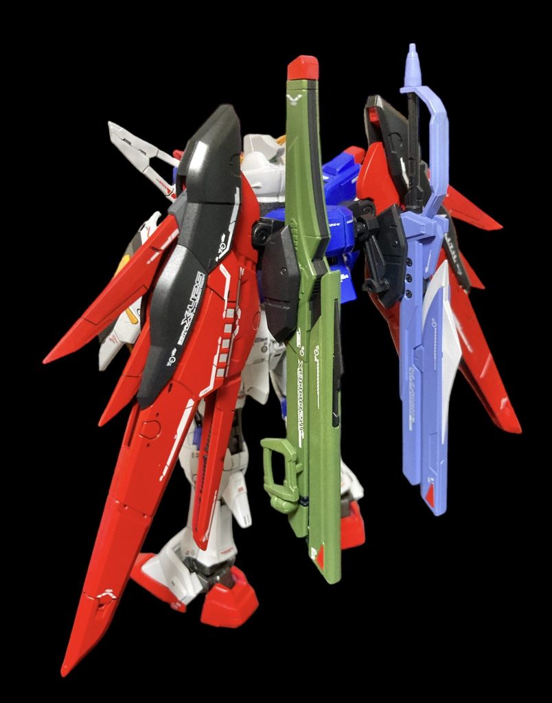 背中の武器の色がすげ〜気に食わないから色変えしようと思いましたが次回作のHGですることにします。