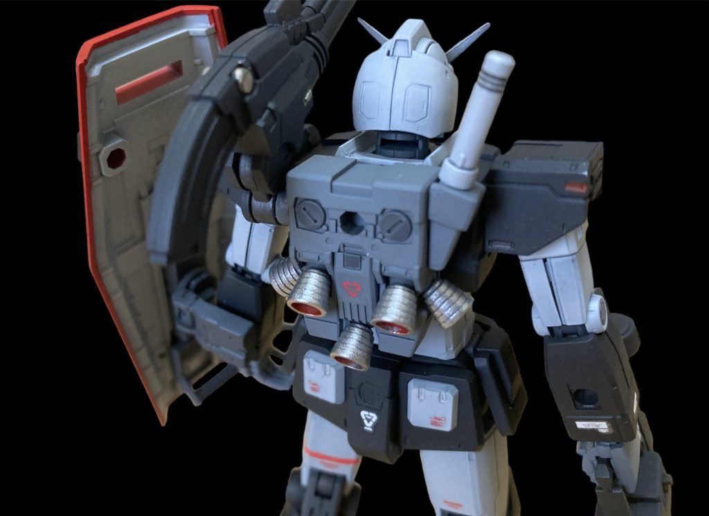 後ろ姿バックパックをククルスドアンドアン版のジム用を移植してRX78-02との違いを出しました。高機動型っぽさもあり気に入っています。