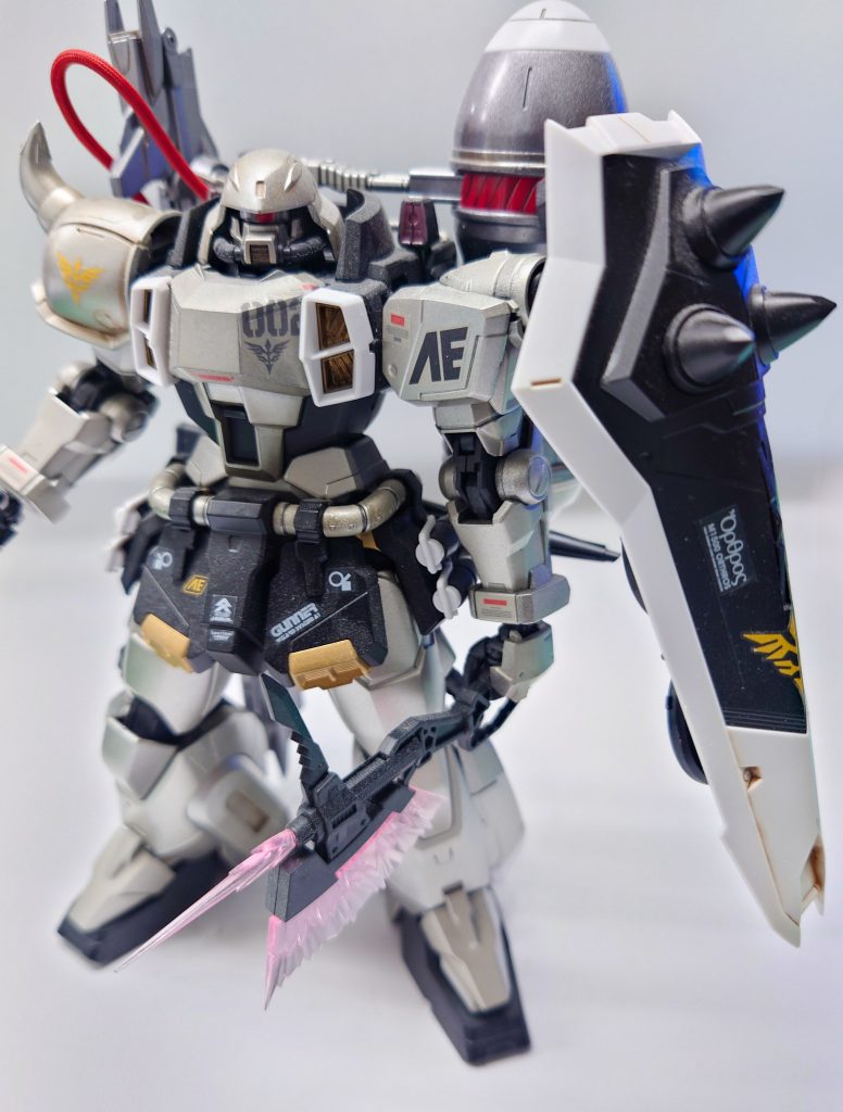 ザクの発展機を宇宙世紀で作るとしたら、アナハイムだろうと思い、アナハイム社のマークを入れてみました。