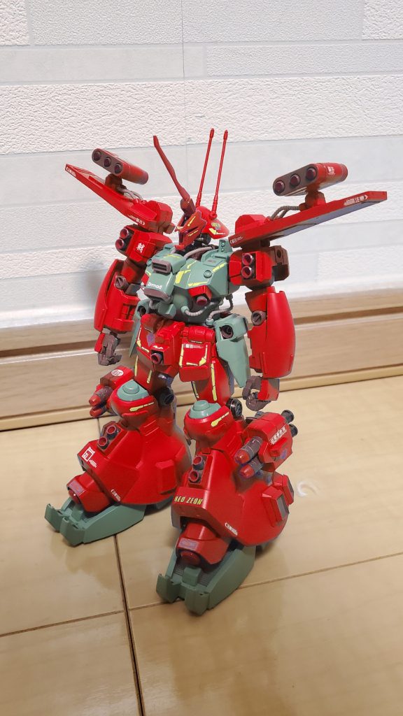 テストパイロットを担当したジョニーライデンは本機の堅牢な構造による高い耐久力、MA用のジェネレータによる高い出力は評価しつつも、もっさりとした運動性能は及第点であると評した。この評価を受け旧ツィマッド社の技術者は本機の運動性能を見直したという。