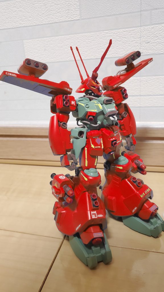 テストパイロットにはジョニーライデンも参加していた。ジョニーライデンは本機の印象を「小回りのきく戦艦を動かしてるみたいだ。」と話したという。写真はジョニーライデン専用機