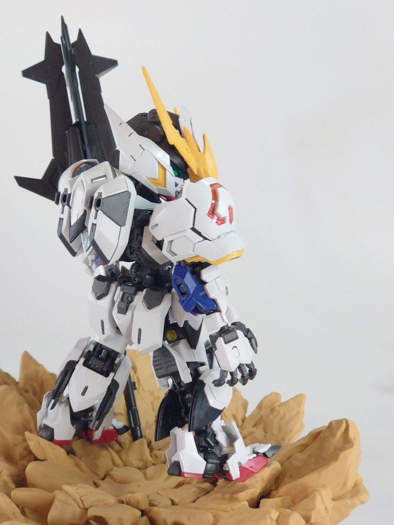 斜め後ろから色分けに関しては隙がまったくないですねクリアーパーツもいい感じに光ります