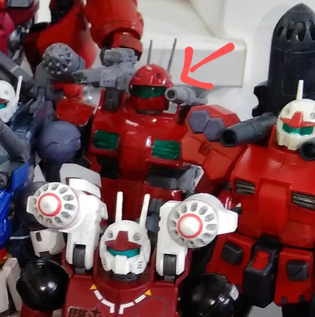 実は旧キットは子供時代に作った物で、当初は赤く塗ってましたが、今回は元に寄せて作り直そうという事でかなりの修正を行いました。