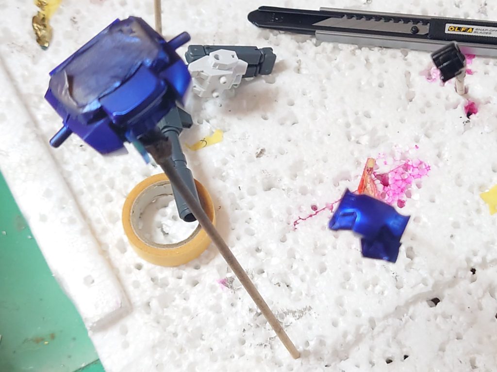 胸の青はスターブライトシルバーを下地にウルトラマリンブルー＋ガイアノーツの蛍光ピンクですこちらは蛍光ピンクが滲みすぎてちょっと微妙に