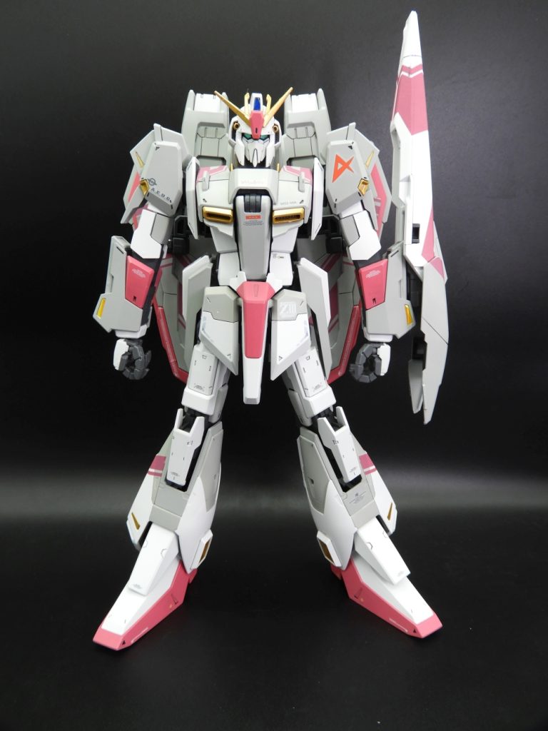 ver.2.0ベースで3号機が発売されていたので、そのデカールを取り寄せて使いました。RG３号機の配色を参考に塗り分けています。