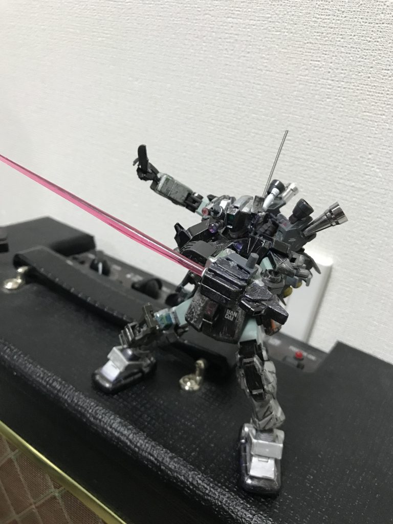 左腕部は出力調整可能なビームサーベル兼ビームガンがついてます。ここまでみてくれてありがとうございました！！