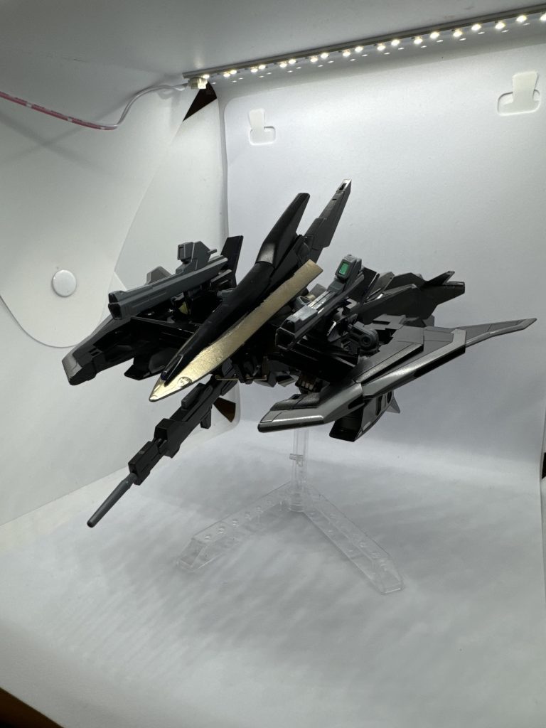 BWS形態本来のゼータガンダムは完全変形のはずが、改造してしまい苦肉の策で考えてたらリガズィの簡易変形させればいいと設計しました。