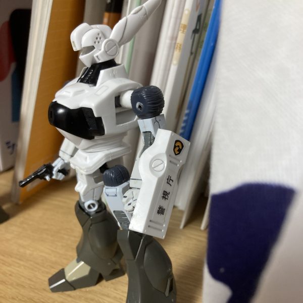 ガンプラ作るのしばらくやめます。理由は受験生だからです。気持ちを整理したくガンプラを視界から消し去りたいと思い今絶賛清掃中です。写真はちょいちょいあげると思いますが、、、。今は楽しくても後から後悔するのは嫌だと思ったため、時期は遅いですが勉強をしようと思いました。半年以上ガンスタをしましたが、自分の作品が今まで一人でしか楽しめなかったものがガンスタのおかげで色々な人からの意見や感想を聞けてとても嬉しかったのを初投稿の時に感じました。今まで応援してくださった方々本当に今までありがとうございました。（1枚目）