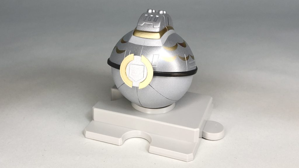 下ハッチ部分を半円状の形でもうひとつ制作バウンド・ドックのMA変形の機構を用いてマギアナの身体を縮めて収まる状態を差し替えで形になるようにしてみました!